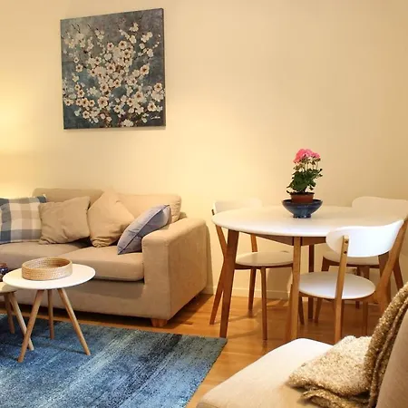 Central, Practical, Free Parking. Ls202 Leilighet
